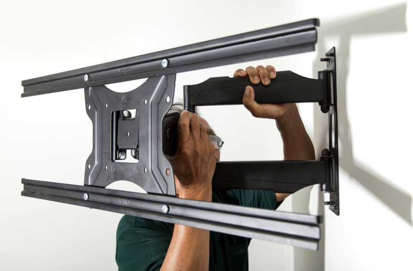 Bago ka magsimula sa pagbabarena ng mga butas para sa mga dowel, kailangan mong maglagay ng isang markup na magpapahiwatig ng mga puntos kung saan maaayos ang bracket Bago ka magsimula sa pagbabarena ng mga butas para sa mga dowel, kailangan mong maglagay ng isang markup na magpapahiwatig ng mga puntos kung saan maaayos ang bracket