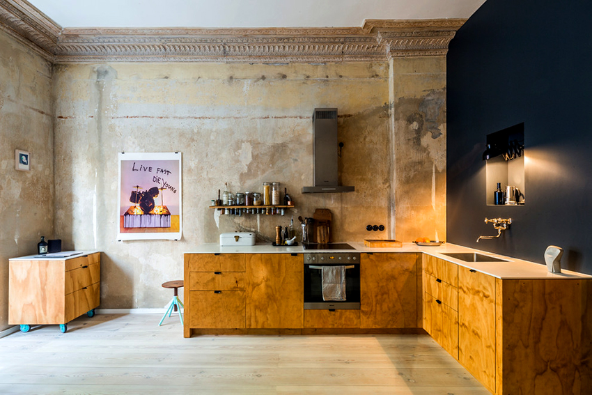 Nội thất phòng bếp không có tủ âm tường trông khác thường và rộng rãi Nội thất phòng bếp không có tủ âm tường trông khác thường và rộng rãi