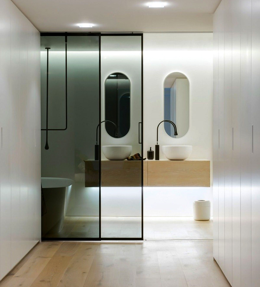 Sürgülü kapılar, çeşitli iç mekanlarda güzel ve uygun görünür Sürgülü kapılar, çeşitli iç mekanlarda güzel ve uygun görünür