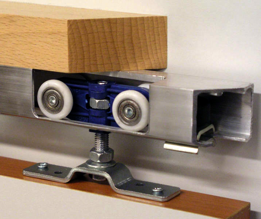 Sürgülü kapı mekanizması açık ve kapalıdır. Sürgülü kapı mekanizması açık ve kapalıdır.