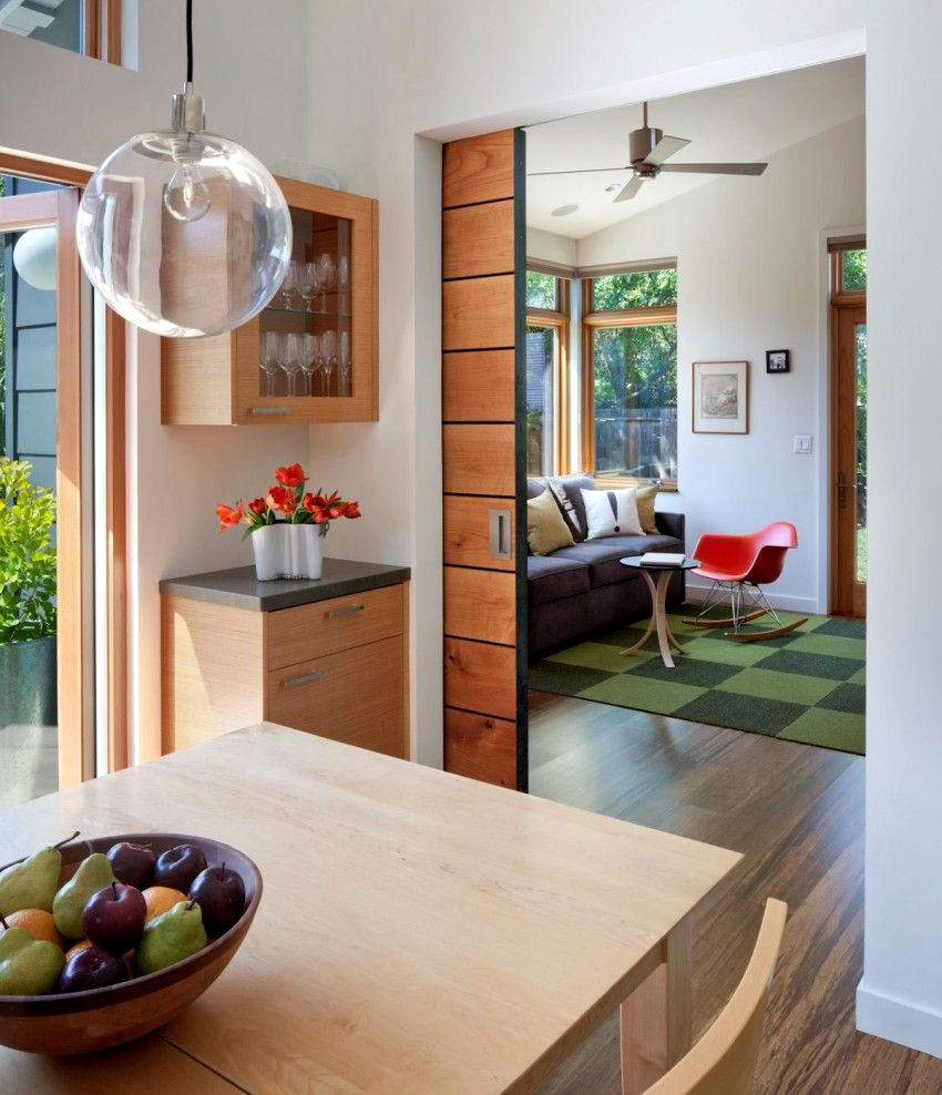 Kapalı sistemde kapı kanatları duvarda gizlidir Kapalı sistemde kapı kanatları duvarda gizlidir