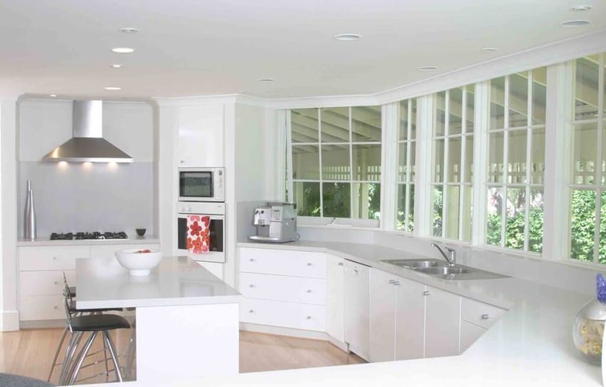 תנור המיקרוגל המובנה שונה מהמקובל רק בדרך ההתקנה, יש לו אותה מערכת פונקציות כמו נייח תנור המיקרוגל המובנה שונה מהמקובל רק בדרך ההתקנה, יש לו אותה מערכת פונקציות כמו נייח