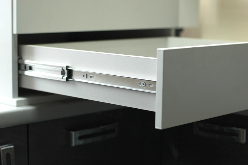 Để làm cho các thanh dẫn di chuyển tự do, bạn có thể nhỏ một vài giọt dầu đặc biệt lên chúng Để làm cho các thanh dẫn di chuyển tự do, bạn có thể nhỏ một vài giọt dầu đặc biệt lên chúng