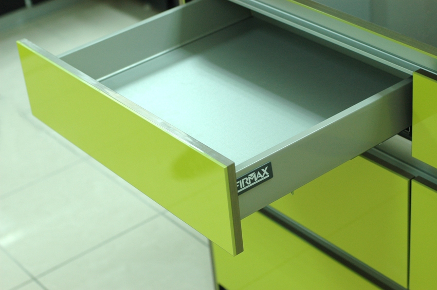 Hoạt động của các thanh dẫn dựa trên sự dịch chuyển lẫn nhau của các rãnh thép chắc chắn tạo nên lốp xe Hoạt động của các thanh dẫn dựa trên sự dịch chuyển lẫn nhau của các rãnh thép chắc chắn tạo nên lốp xe