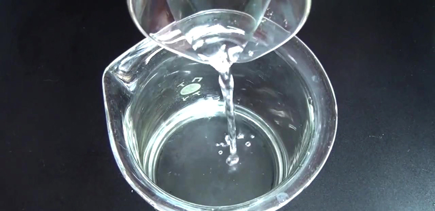 Κάθε εποξειδικό συστατικό αποτελείται από το κύριο συστατικό - ρητίνη, καθώς και σκληρυντικό Κάθε εποξειδικό συστατικό αποτελείται από το κύριο συστατικό - ρητίνη, καθώς και σκληρυντικό