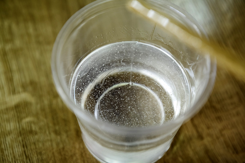 Η εποξειδική ρητίνη χωρίς σκληρυντικό έχει πυκνότητα 1,2 g / cm³ Η εποξειδική ρητίνη χωρίς σκληρυντικό έχει πυκνότητα 1,2 g / cm³