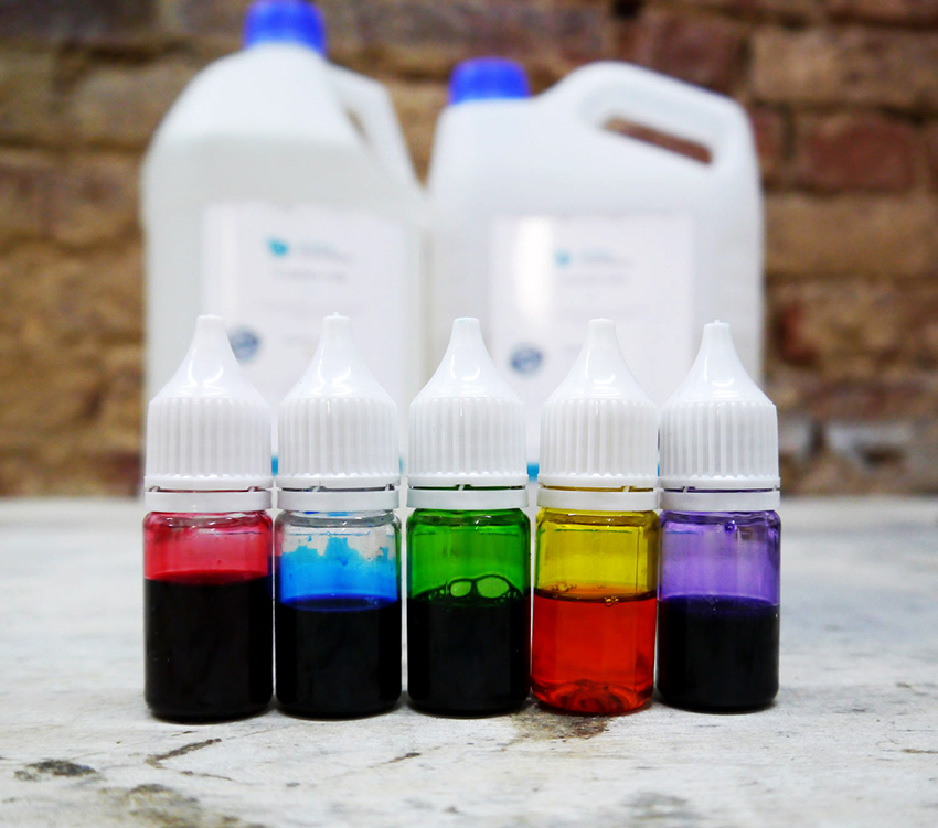 Συνιστάται η αγορά ειδικών χρωμάτων για τη βαφή εποξειδικής ρητίνης Συνιστάται η αγορά ειδικών χρωμάτων για τη βαφή εποξειδικής ρητίνης