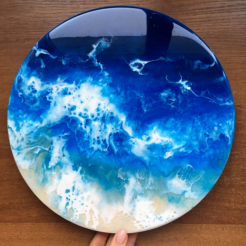 Η εποξική ρητίνη χρησιμοποιείται για την κατασκευή επίπλων, πίνακες ζωγραφικής, κοσμήματα, διακοσμητικά είδη Η εποξική ρητίνη χρησιμοποιείται για την κατασκευή επίπλων, πίνακες ζωγραφικής, κοσμήματα, διακοσμητικά είδη