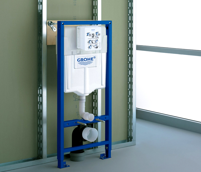 Viseći instalacijski sustav za zahod koristi lagan, ali izdržljiv plastični vodokotlić Viseći instalacijski sustav za zahod koristi lagan, ali izdržljiv plastični vodokotlić