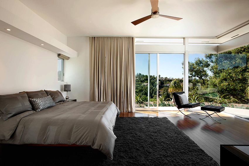 וילון הוא וילון עבה לחלונות או לפתחים וילון הוא וילון עבה לחלונות או לפתחים