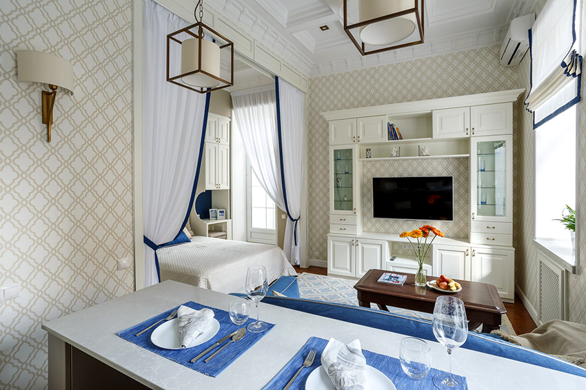 וילונות נהדרים עבור חלל ייעוד בבית. וילונות נהדרים עבור חלל ייעוד בבית.