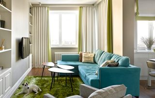 מוטות וילון תקרה כאופציה לעיצוב האסתטי של החלון בחדר