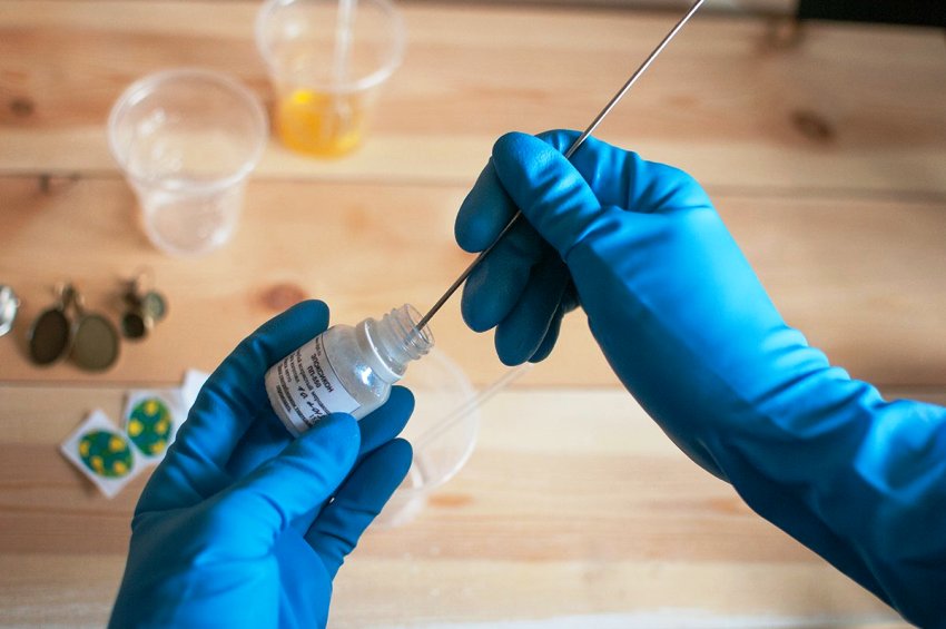 Prosessen med å lage epoxyharpiks med egne hender er ikke så komplisert som det virker ved første øyekast. Prosessen med å lage epoxyharpiks med egne hender er ikke så komplisert som det virker ved første øyekast.