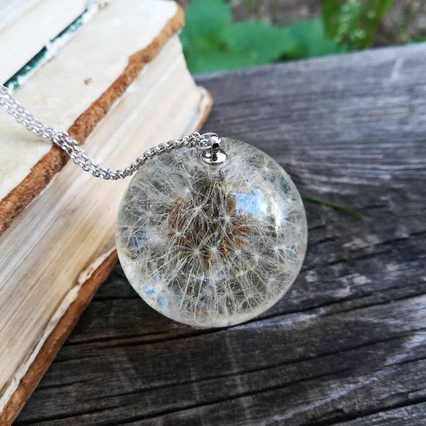 Sammensetninger basert på gjennomsiktig epoxy brukes til å lage smykker, nøkkelringer, anheng, bijouteri Sammensetninger basert på gjennomsiktig epoxy brukes til å lage smykker, nøkkelringer, anheng, bijouteri