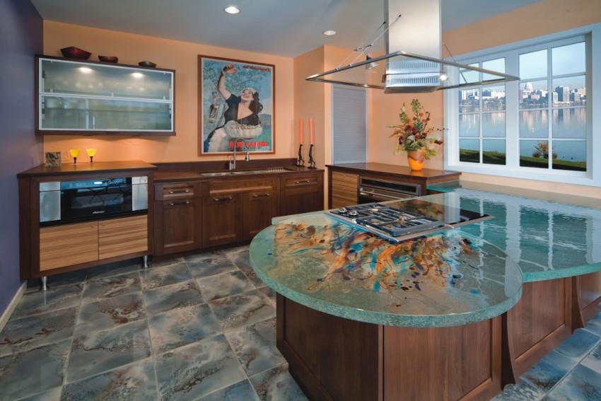 Å ha visse ferdigheter, kan du lage en kreativ bordplate med egne hender av epoxyharpiks. Å ha visse ferdigheter, kan du lage en kreativ bordplate med egne hender av epoxyharpiks.