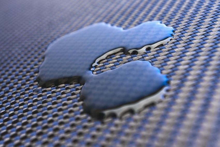 Epoksyharpiks i sin opprinnelige tilstand er oftest gjennomsiktig Epoksyharpiks i sin opprinnelige tilstand er oftest gjennomsiktig