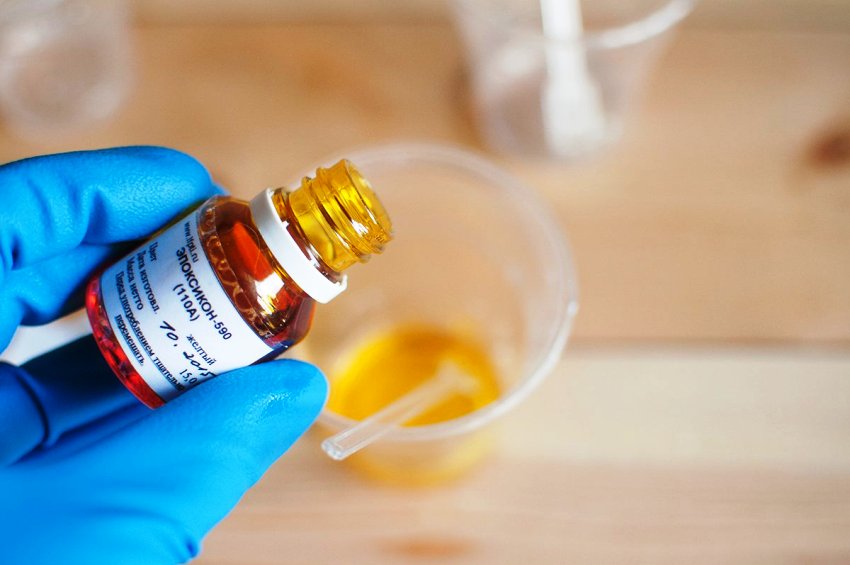 Det mest brukte forholdet mellom harpiks og herder er 10: 1 Det mest brukte forholdet mellom harpiks og herder er 10: 1