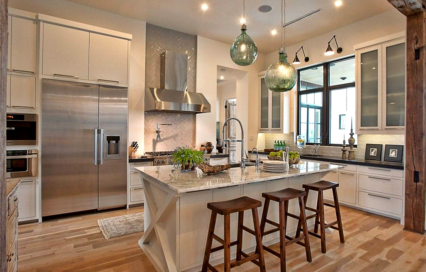 A Side-by-Side hűtők széles modellek, két kamrával, amelyek függőlegesen vannak elrendezve A Side-by-Side hűtők széles modellek, két kamrával, amelyek függőlegesen vannak elrendezve