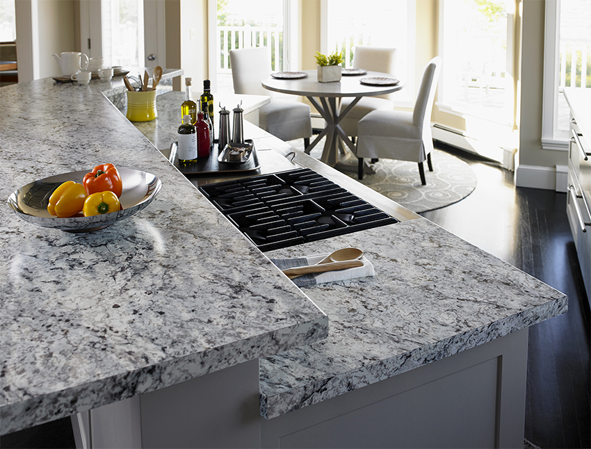 Hovedrollen i arrangementet av kjøkkenet spilles av høyden fra gulvet til benkeplaten. Hovedrollen i arrangementet av kjøkkenet spilles av høyden fra gulvet til benkeplaten.