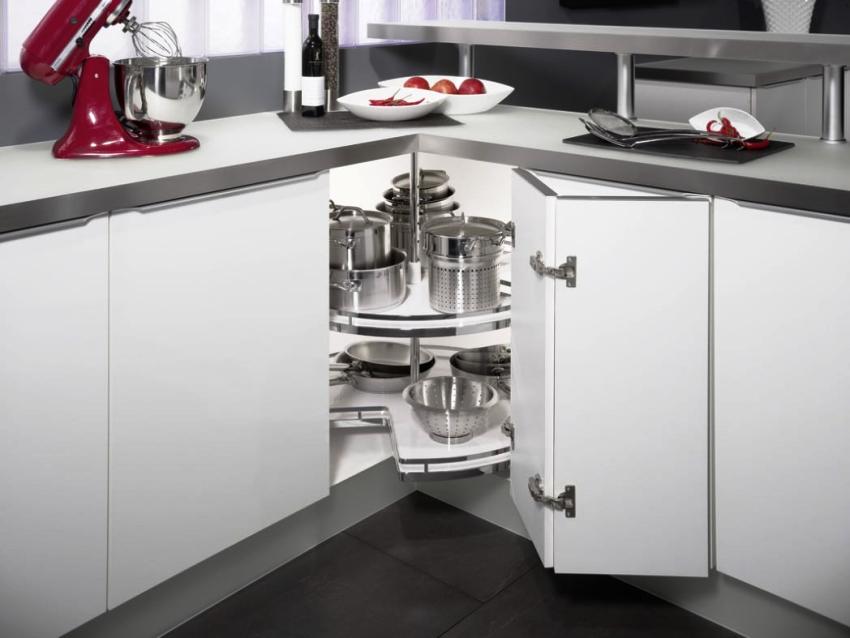 Profesjonaliści zalecają wybór wielkości kuchni narożnej zgodnie z własnymi pragnieniami i wygodą Profesjonaliści zalecają wybór wielkości kuchni narożnej zgodnie z własnymi pragnieniami i wygodą