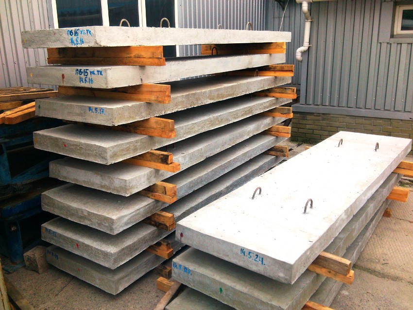 Massive plader er tunge, så understøtningen skal være meget stærkere end armeret beton Massive plader er tunge, så understøtningen skal være meget stærkere end armeret beton