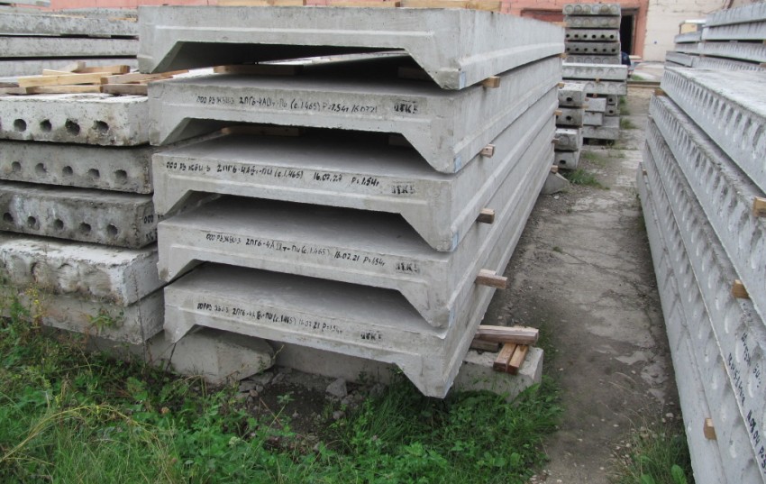 Monolitiske gulvplader er: bjælke, ikke-bjælke og ribbet Monolitiske gulvplader er: bjælke, ikke-bjælke og ribbet