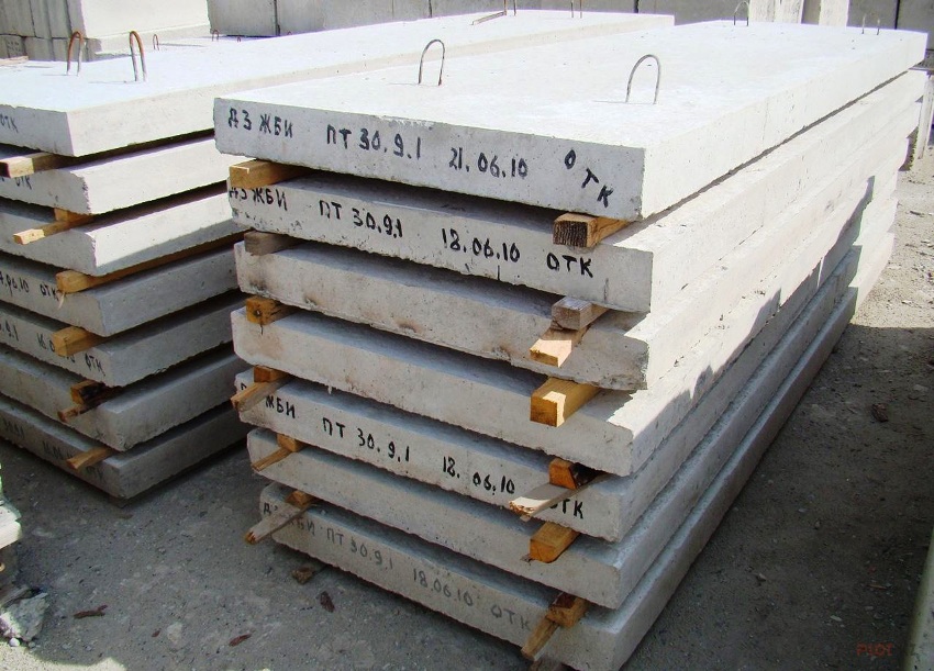 Massive plader er kendetegnet ved et højt niveau af styrke, høj vægt og lave lyd- og varmeisoleringsegenskaber Massive plader er kendetegnet ved et højt niveau af styrke, høj vægt og lave lyd- og varmeisoleringsegenskaber