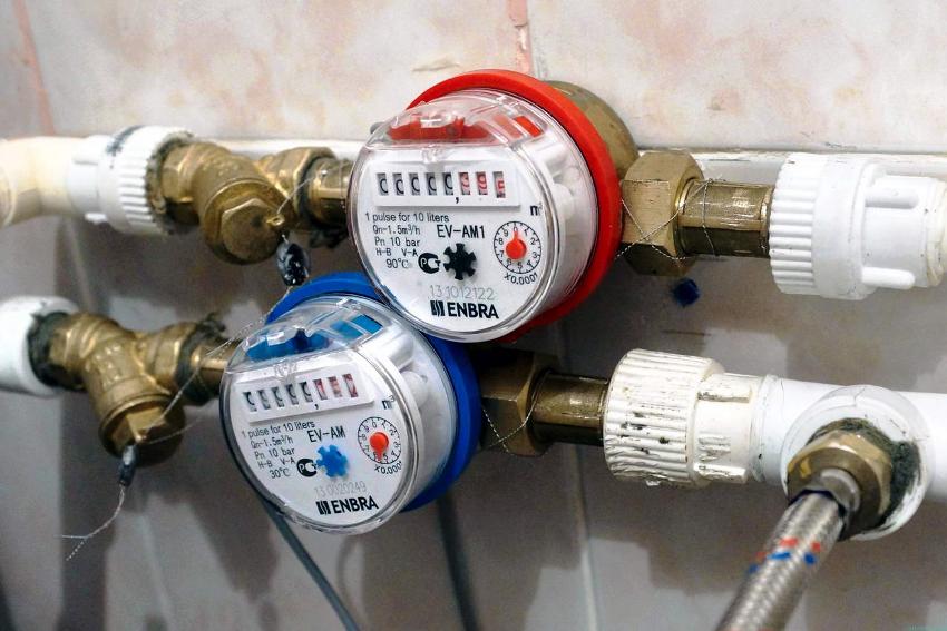 يجب قراءة الماء الساخن والبارد بشكل منفصل يجب قراءة الماء الساخن والبارد بشكل منفصل