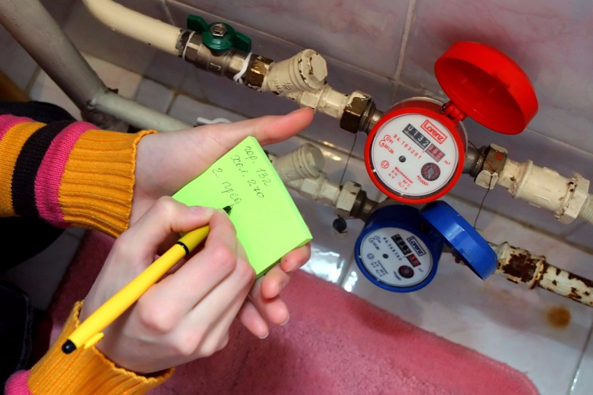 يتم جمع البيانات عن طريق الفحص البصري لجهاز قياس المياه يتم جمع البيانات عن طريق الفحص البصري لجهاز قياس المياه