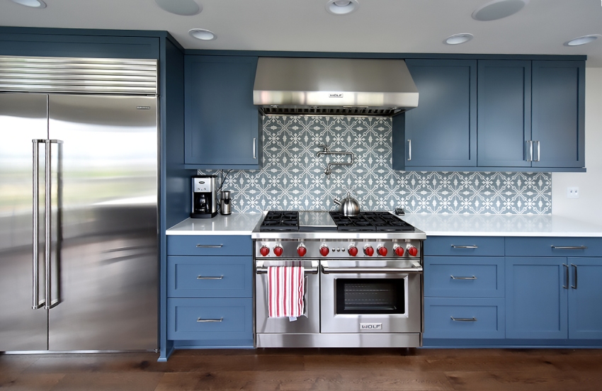 Tấm tường bảo vệ tường khỏi bắn dầu mỡ và nước phía trên khu vực làm việc Tấm tường bảo vệ tường khỏi bắn dầu mỡ và nước phía trên khu vực làm việc