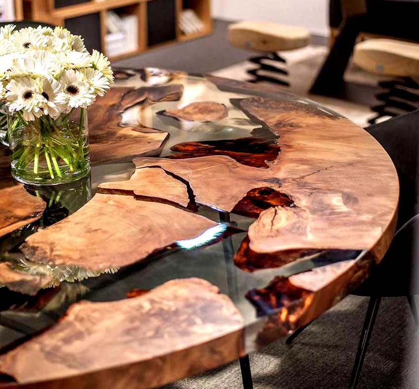 Følgende krav stilles til bordet i stuen: store dimensjoner, ergonomisk form, designet må matche interiøret Følgende krav stilles til bordet i stuen: store dimensjoner, ergonomisk form, designet må matche interiøret