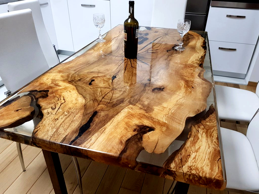 Avhengig av form, størrelse og innredning, kan et epoxyharpiksbord være passende i ethvert interiør Avhengig av form, størrelse og innredning, kan et epoxyharpiksbord være passende i ethvert interiør