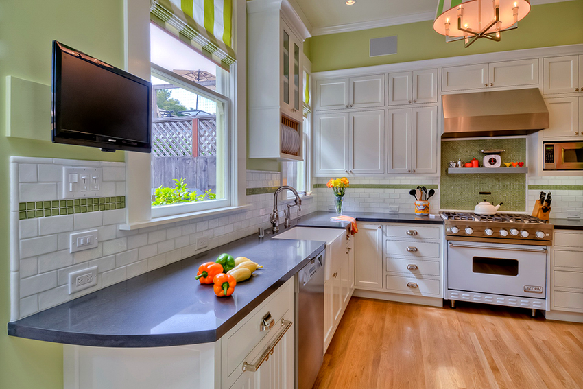 Skrin tidak boleh mengganggu proses memasak atau pergerakan penduduk Skrin tidak boleh mengganggu proses memasak atau pergerakan penduduk