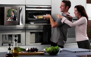 TV a la cuina: com triar-lo i instal·lar-lo a l'habitació