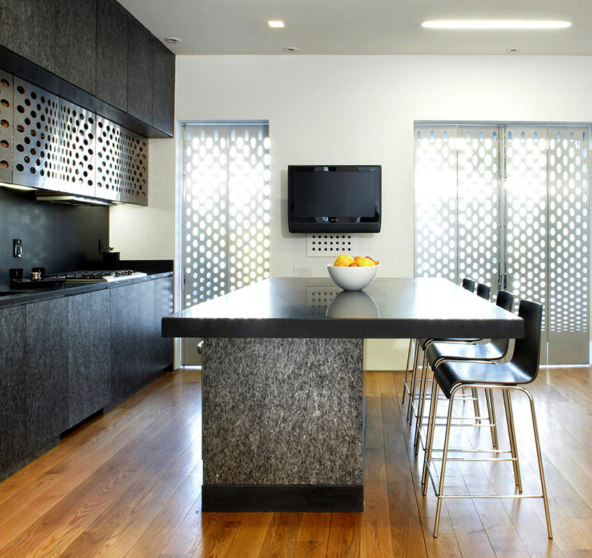 TV mesti diletakkan supaya tidak terkena cahaya matahari langsung TV mesti diletakkan supaya tidak terkena cahaya matahari langsung