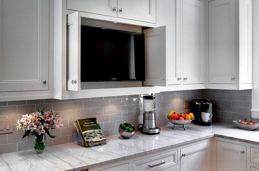 Pilihan yang baik untuk memasang TV di dapur adalah meletakkan unit di dalam kotak Pilihan yang baik untuk memasang TV di dapur adalah meletakkan unit di dalam kotak