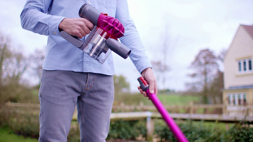 A Dyson Cyclone V10 Motorhead akár 120 W szívóteljesítményt is képes állítani A Dyson Cyclone V10 Motorhead akár 120 W szívóteljesítményt is képes állítani