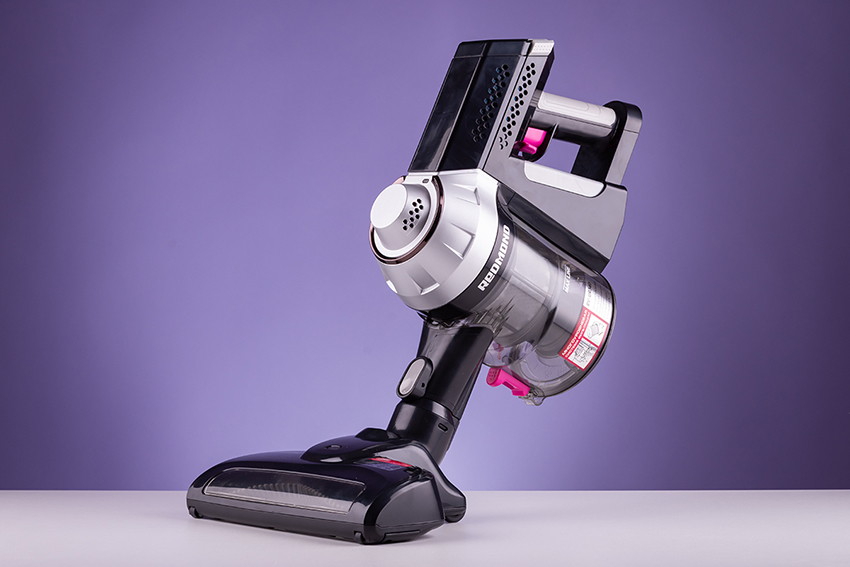 A Redmond RV-UR356 hibrid porszívó 0,8 literes edénnyel van ellátva A Redmond RV-UR356 hibrid porszívó 0,8 literes edénnyel van ellátva