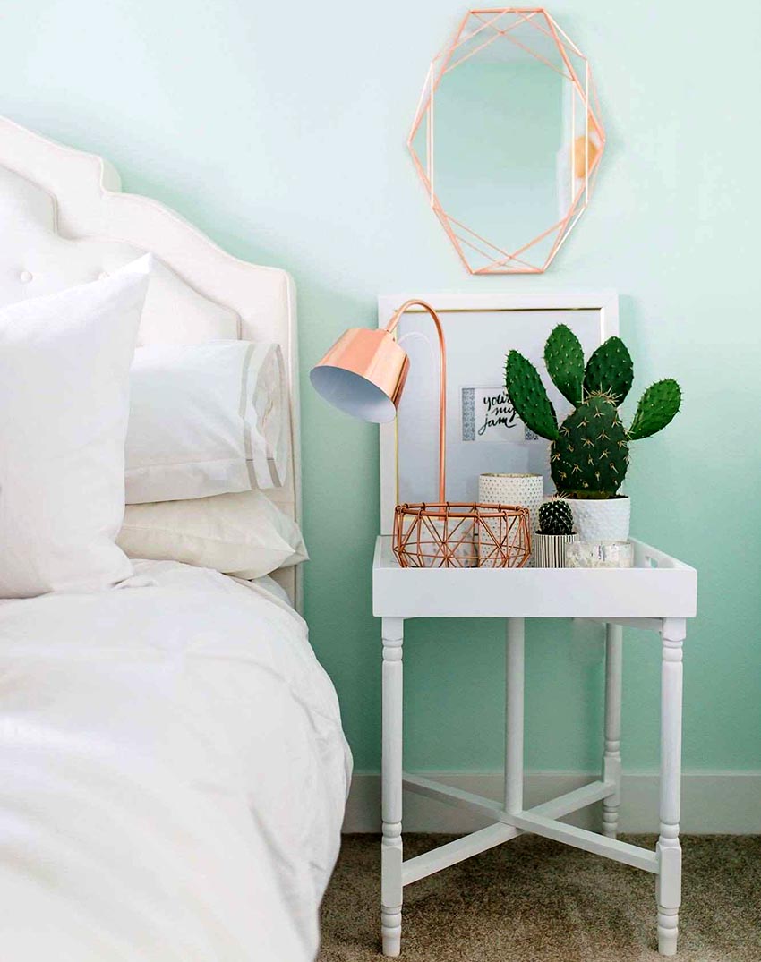 Kapag pumipili ng isang lampara, dapat mong bigyang-pansin ang materyal ng paggawa ng produkto at ang uri ng naka-install na bombilya Kapag pumipili ng isang lampara, dapat mong bigyang-pansin ang materyal ng paggawa ng produkto at ang uri ng naka-install na bombilya