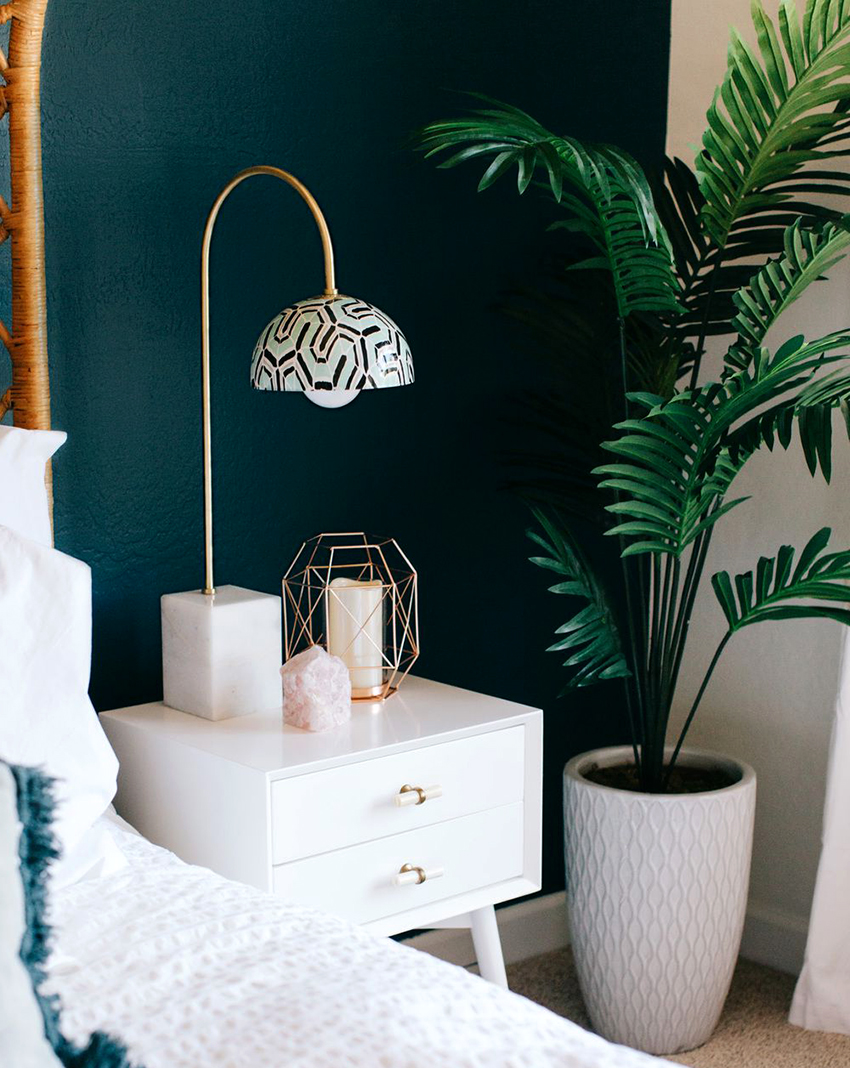 Ang pag-save ng enerhiya at mga fluorescent lamp ay mayroong buhay sa serbisyo hanggang sa 10 taon Ang pag-save ng enerhiya at mga fluorescent lamp ay mayroong buhay sa serbisyo hanggang sa 10 taon