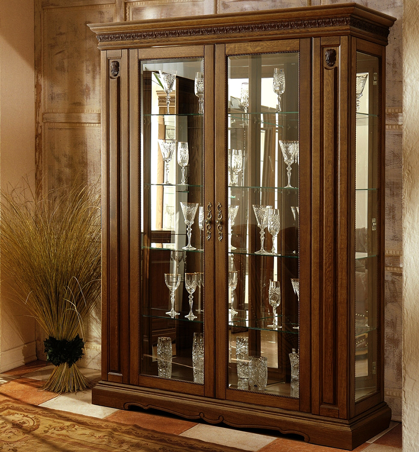 ตู้ด้านข้างที่ทำจากไม้ธรรมชาติดูได้เปรียบที่สุดในการตกแต่งภายใน