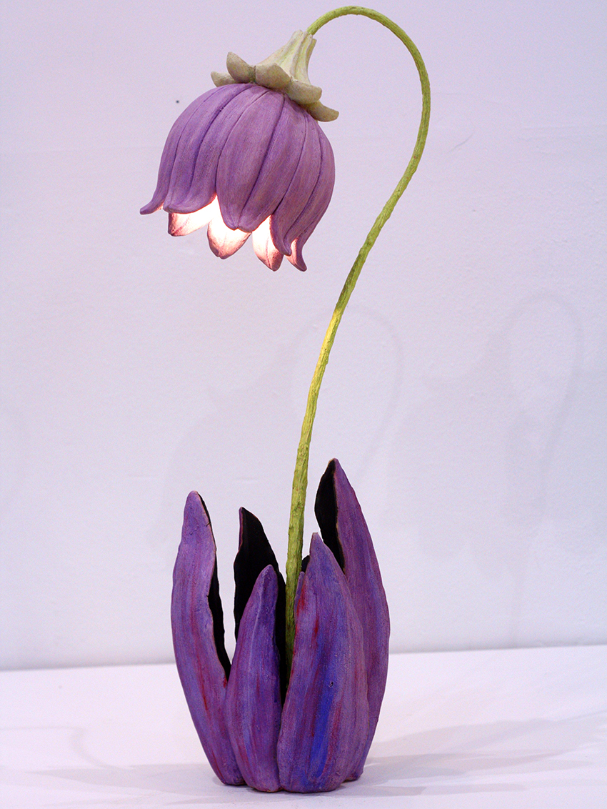 A flower-shaped floor lamp made of isolone will decorate the room A flower-shaped floor lamp made of isolone will decorate the room