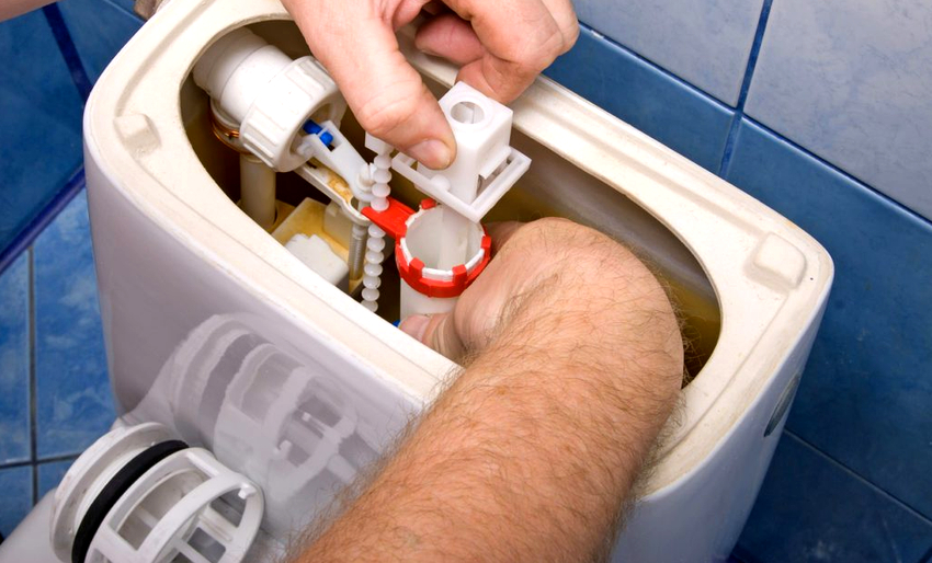 ในขั้นตอนสุดท้ายของงานติดตั้งตำแหน่งของลูกลอยจะถูกปรับ ในขั้นตอนสุดท้ายของงานติดตั้งตำแหน่งของลูกลอยจะถูกปรับ