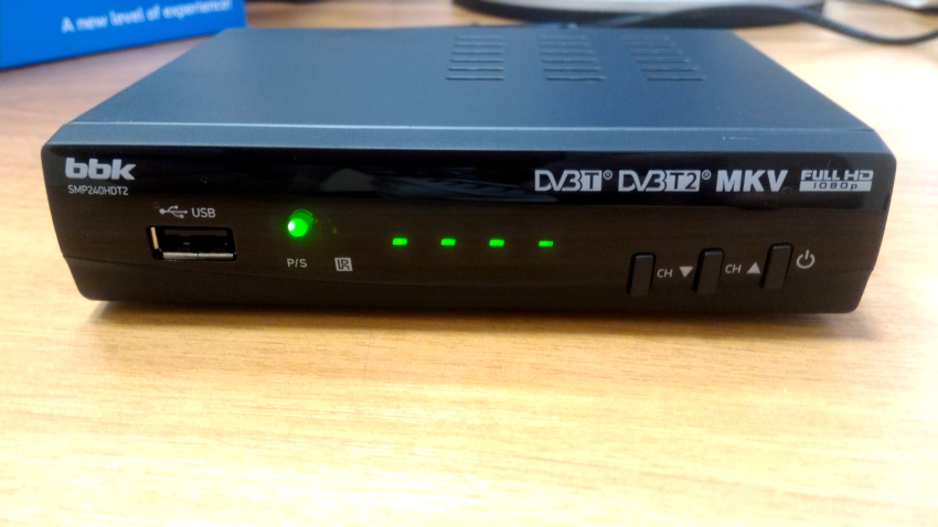 Awalan BBK SMP123HDT2 mempunyai fungsi rakaman siaran, penerimaan isyarat yang sangat baik, dilengkapi dengan paparan dan mempunyai ukuran yang padat. Awalan BBK SMP123HDT2 mempunyai fungsi rakaman siaran, penerimaan isyarat yang sangat baik, dilengkapi dengan paparan dan mempunyai ukuran yang padat.