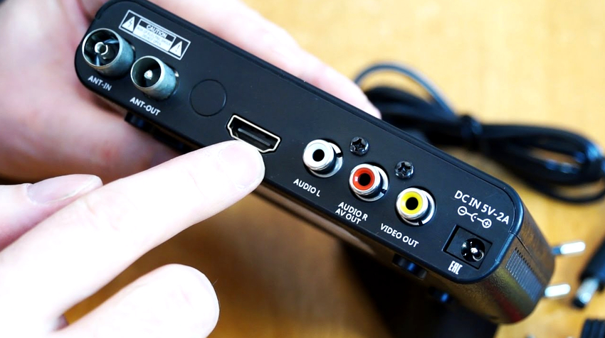 Pasar moden menawarkan banyak pilihan set-top box yang berbeza, jadi sebelum membuat pilihan, anda perlu mengkaji ciri-ciri peranti Pasar moden menawarkan banyak pilihan set-top box yang berbeza, jadi sebelum membuat pilihan, anda perlu mengkaji ciri-ciri peranti