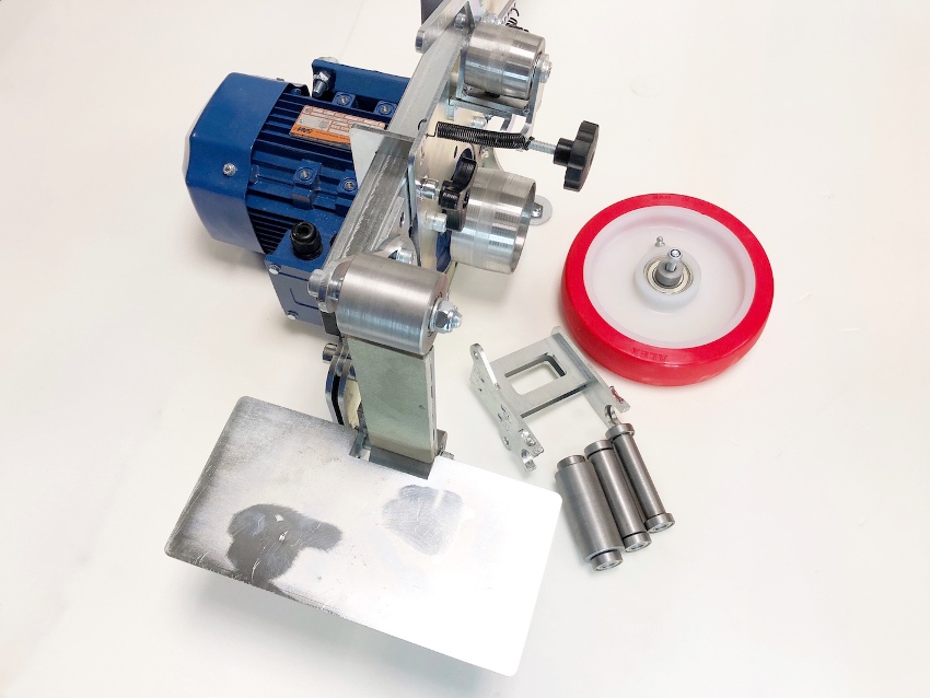 Nhiệm vụ chính trong sản xuất máy mài là tìm một động cơ mạnh mẽ sẽ cần được trang bị ổ đĩa Nhiệm vụ chính trong sản xuất máy mài là tìm một động cơ mạnh mẽ sẽ cần được trang bị ổ đĩa