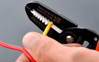 Wire stripper: utvalg av verktøy