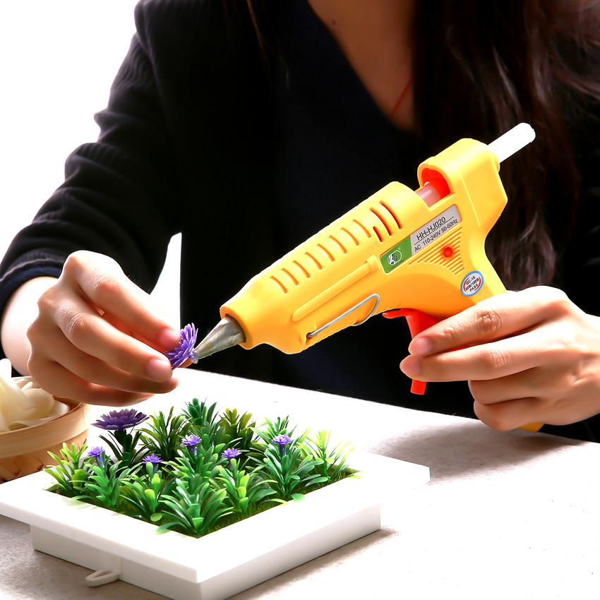 Η σύνδεση που γίνεται με ένα πιστόλι κόλλας είναι πολύ αξιόπιστη Η σύνδεση που γίνεται με ένα πιστόλι κόλλας είναι πολύ αξιόπιστη