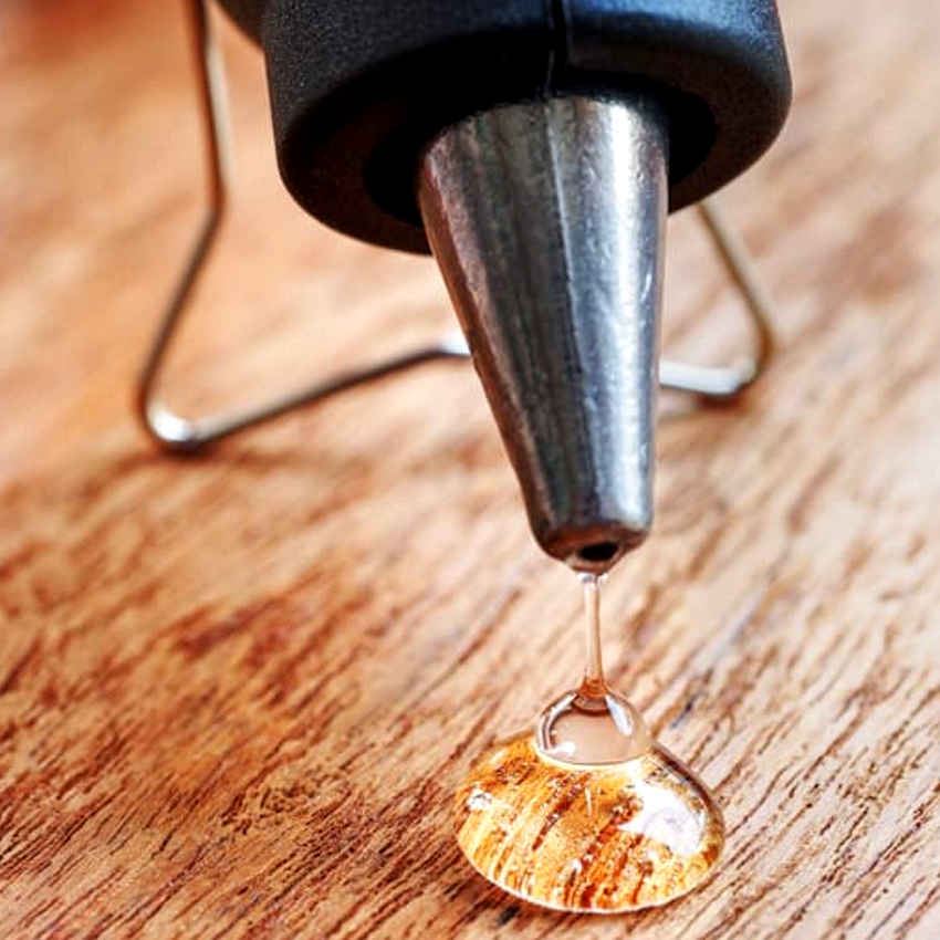 Για την ανακούφιση της υπερβολικής πίεσης, η θηλή δεν καλύπτει πλήρως το ακροφύσιο, επομένως, τοποθετείτε πάντα ένα χαρτόνι κάτω από το στόμιο Για την ανακούφιση της υπερβολικής πίεσης, η θηλή δεν καλύπτει πλήρως το ακροφύσιο, επομένως, τοποθετείτε πάντα ένα χαρτόνι κάτω από το στόμιο