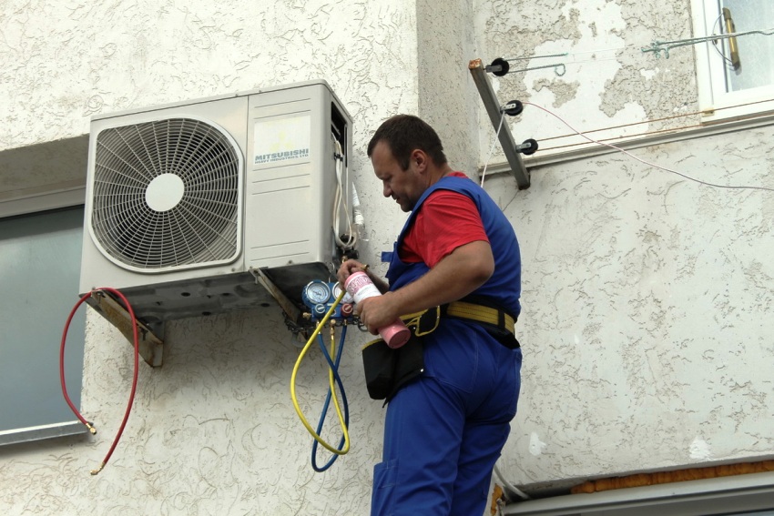 Ang pag-install ng isang split system ay kinakailangang nagtatapos sa isang pamamaraan ng paglisan Ang pag-install ng isang split system ay kinakailangang nagtatapos sa isang pamamaraan ng paglisan